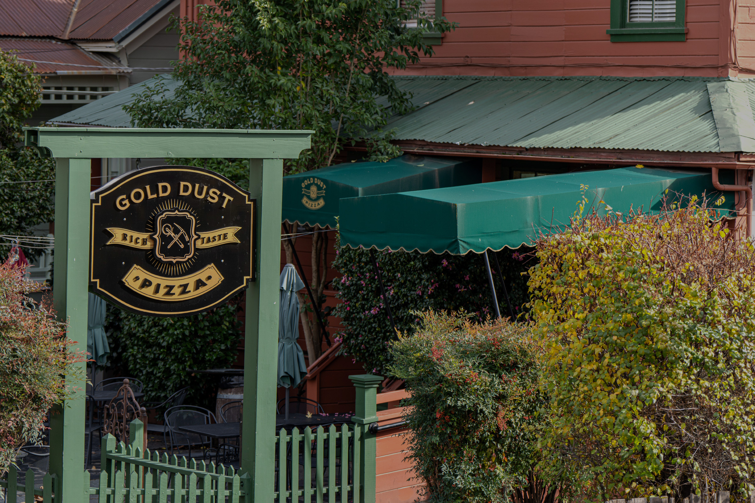 Gold Dust Pizza Sutter Creek Exterior
