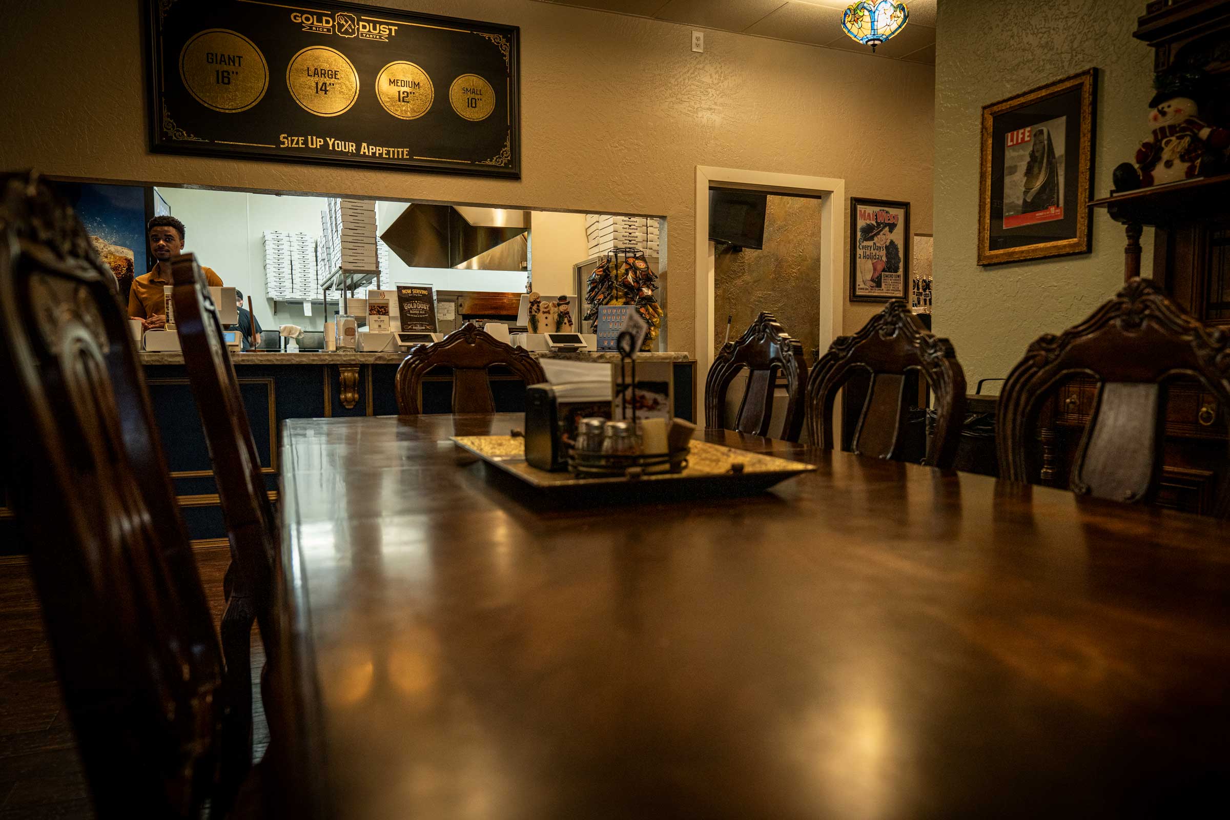 Gold Dust Pizza Oakdale Interior